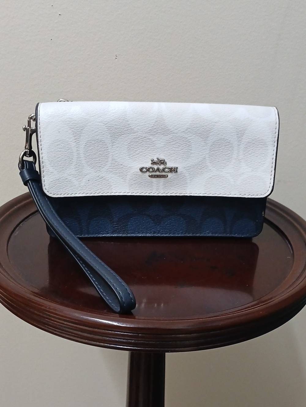 COACH Leather White and Navy Signature Wristlet Wallet Clutch